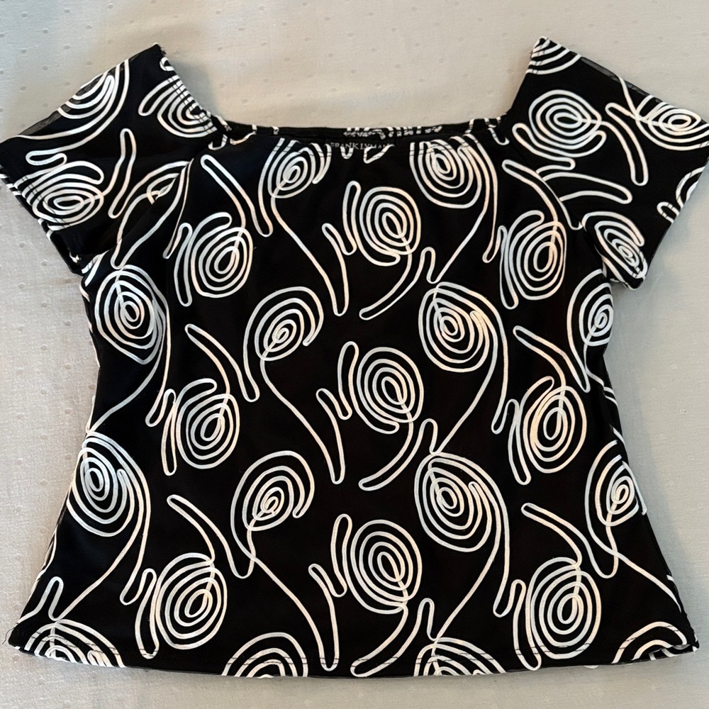 Frank Lyman Design Black and White Patterned Blouse